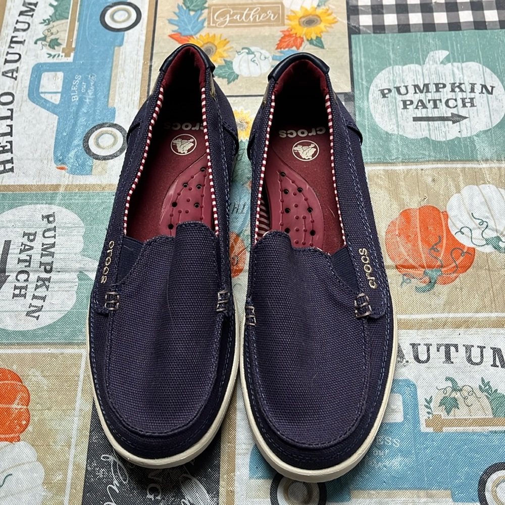 Crocs Walu Casual Slip on Canvas Loafer Size 6